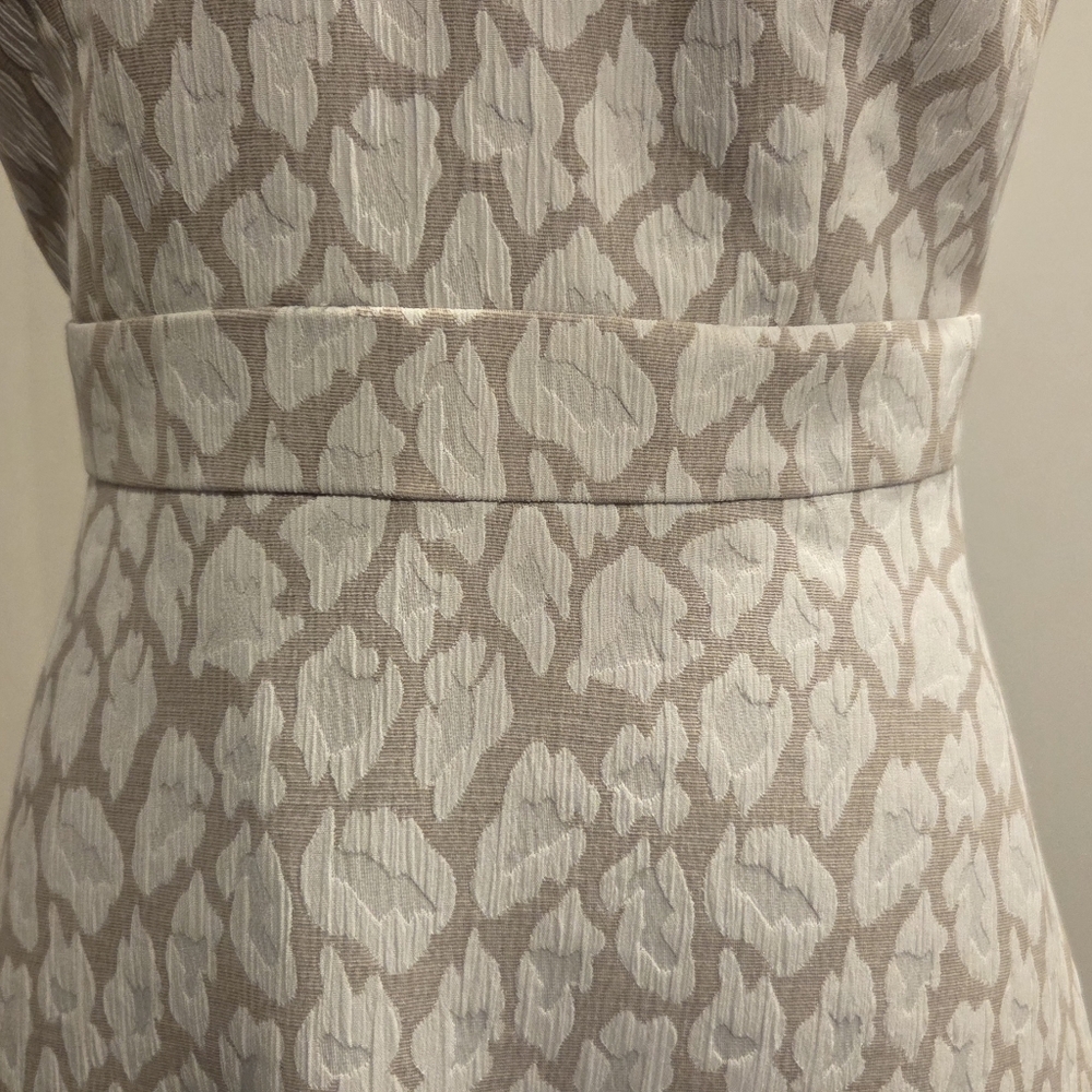 Calvin Klein Sleeveless V-Neck A-Line Dress in Light Beige Pattern Size 6 - Picture 9 of 16